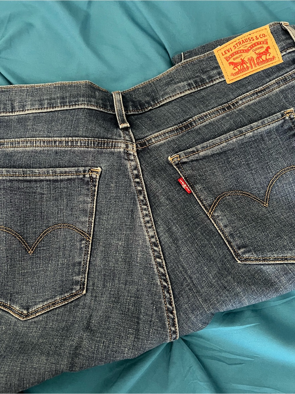 Levi's Women's Medium Wash Blue Shaping Jeans